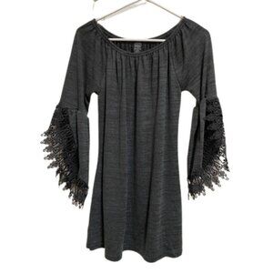 Win Win gray open sleeve lace tunic.